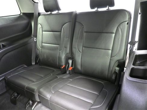 Used 2022 GMC Acadia SLT w/ Technology Package image 16