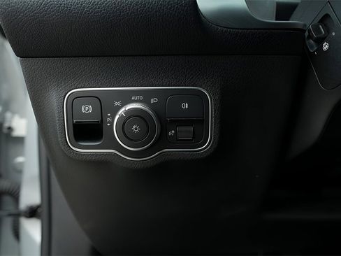 Used 2023 Mercedes-Benz GLB 250 image 25