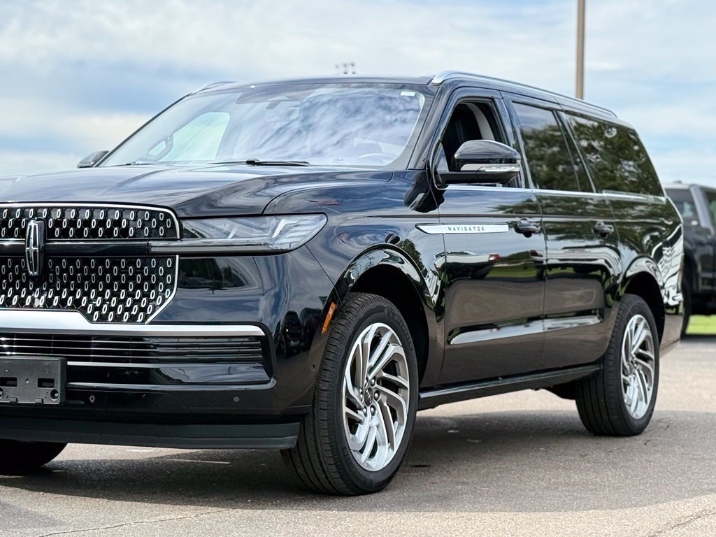 Used 2025 Lincoln Navigator L Reserve AWD/4WD image 53