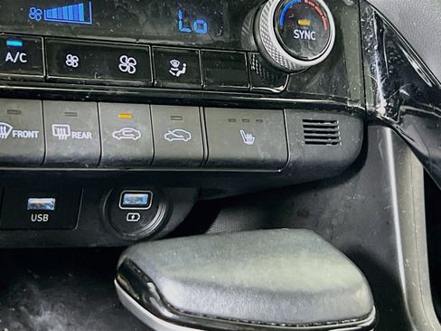 Used 2023 Hyundai Elantra Limited FWD image 21