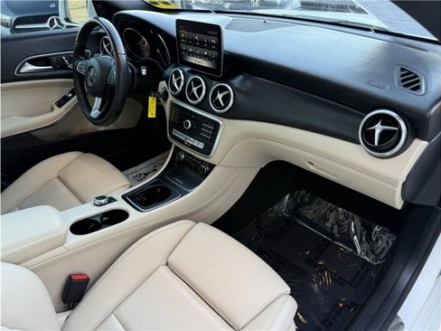 Used 2018 Mercedes-Benz CLA 250 image 32