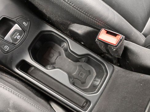 Used 2023 Jeep Renegade Limited image 18