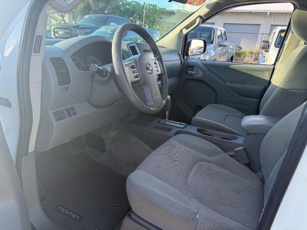 Used 2015 Nissan Frontier SV RWD image 11
