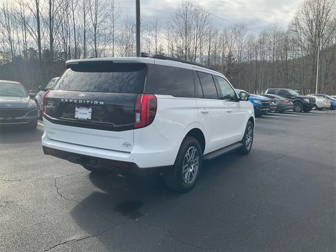 New 2026 Ford Expedition Active image 5