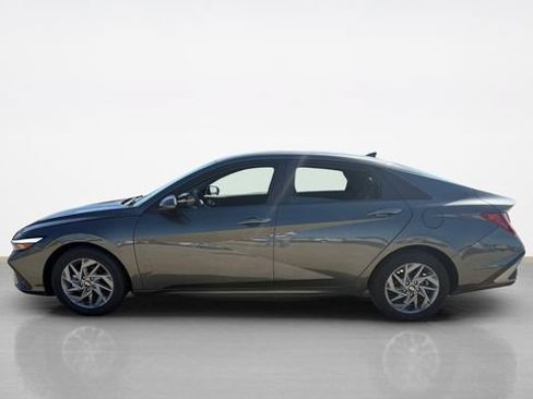 Used 2024 Hyundai Elantra SEL FWD image 4