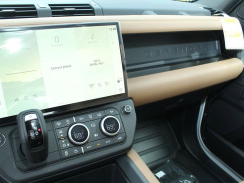 New 2026 Land Rover Defender 130 X-Dynamic SE image 12