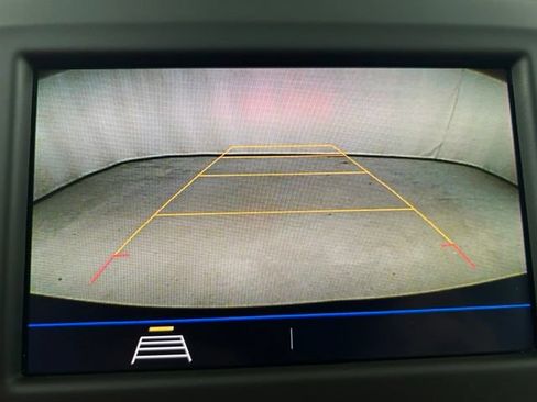 Used 2020 Chevrolet Equinox LT FWD image 20