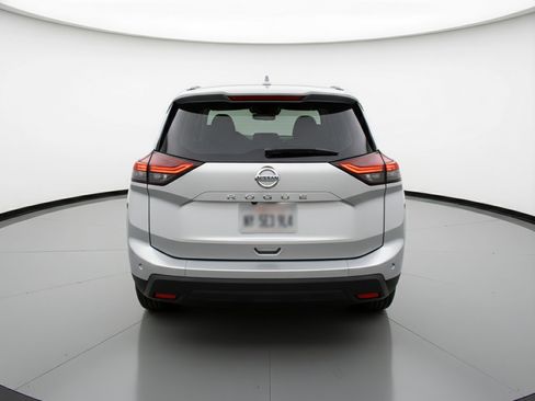 Used 2025 Nissan Rogue SV image 7