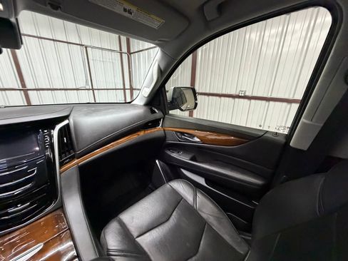 Used 2020 Cadillac Escalade Luxury AWD/4WD image 20
