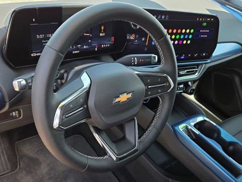 Used 2026 Chevrolet Equinox EV LT FWD image 9