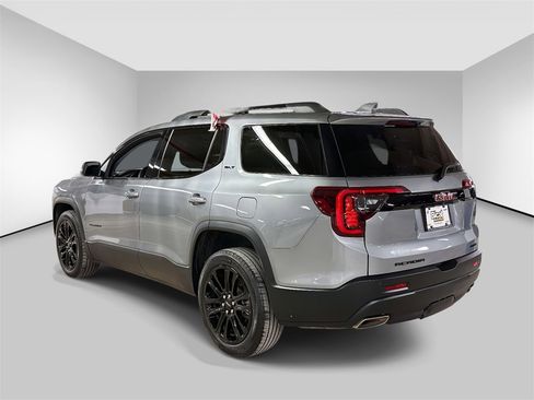 Used 2023 GMC Acadia SLT w/ Elevation Edition image 3