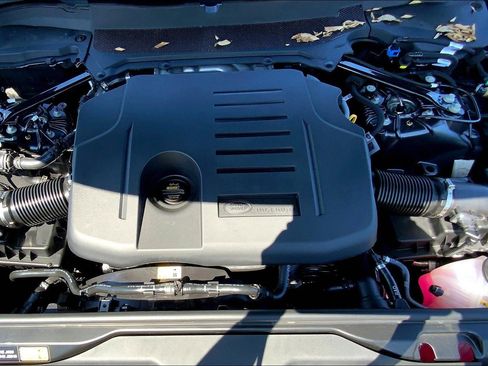 New 2025 Land Rover Discovery Metropolitan Edition image 12