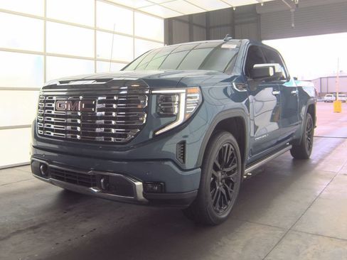 Used 2025 GMC Sierra 1500 Denali w/ Technology Package AWD/4WD image 1