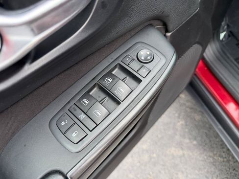 Used 2015 Jeep Cherokee Latitude w/ Comfort/Convenience Group FWD image 24