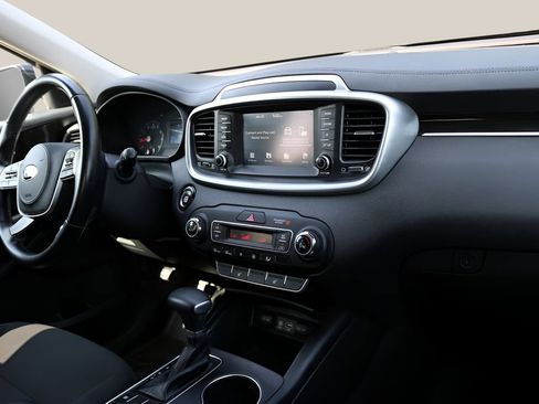Used 2020 Kia Sorento S FWD image 19
