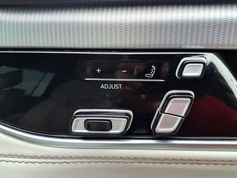 Used 2023 Jeep Grand Wagoneer 4WD image 27