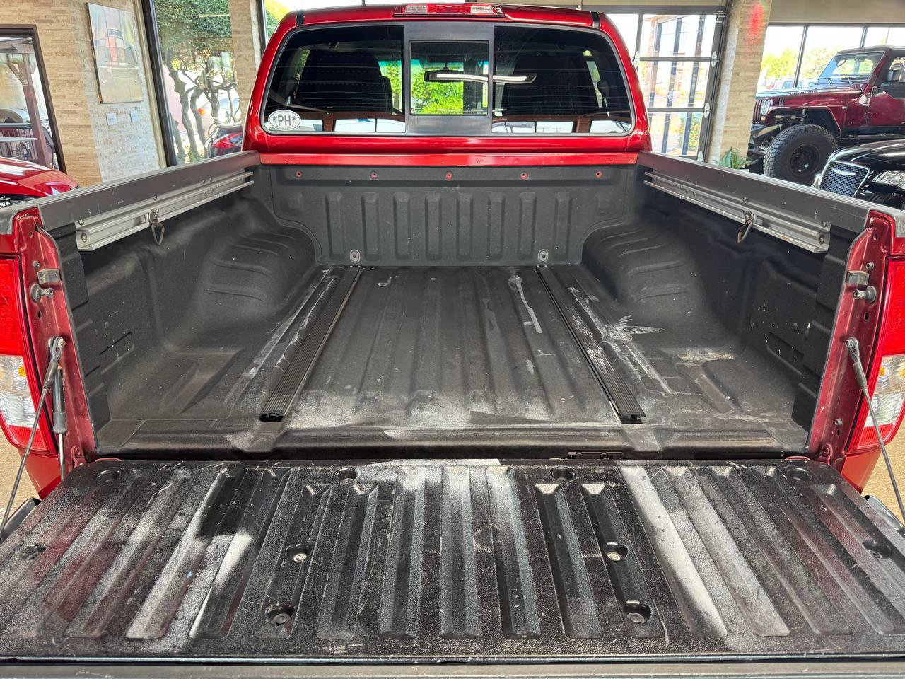 Used 2017 Nissan Frontier PRO-4X AWD/4WD image 36