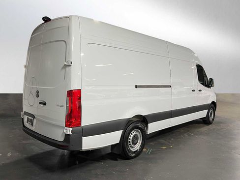 Used 2025 Mercedes-Benz Sprinter 2500 image 3