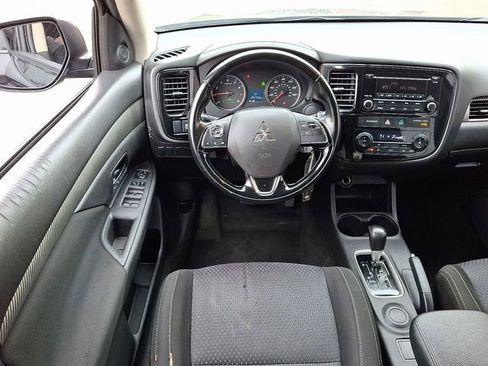Used 2016 Mitsubishi Outlander ES image 16