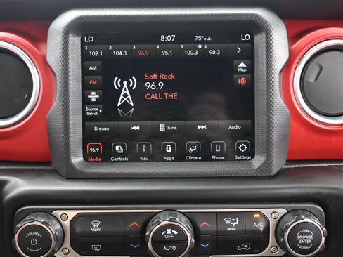 Used 2022 Jeep Wrangler Unlimited Rubicon AWD/4WD image 16