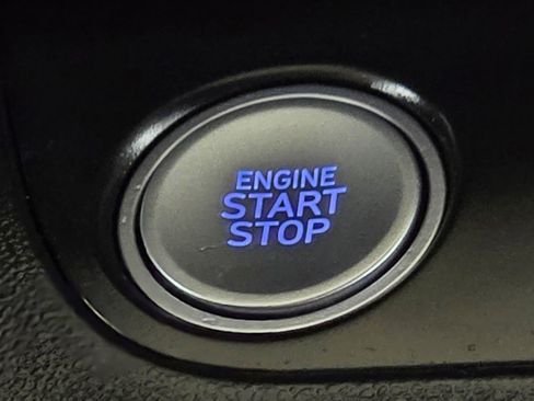 Certified 2025 Hyundai Elantra Limited image 32