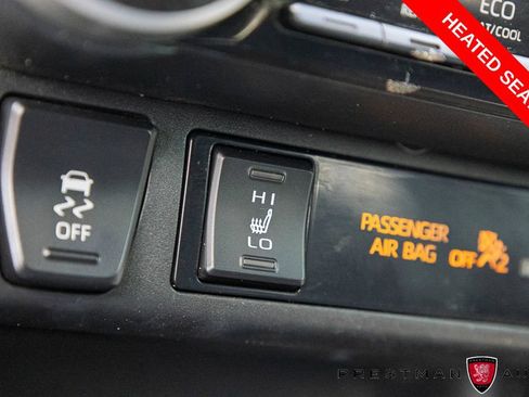 Used 2022 Toyota RAV4 XLE w/ Convenience Package AWD/4WD image 4