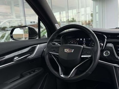 Used 2022 Cadillac XT6 Premium Luxury w/ Technology Package AWD/4WD image 35