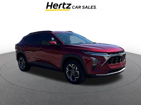 Used 2025 Chevrolet Trax LT image 1