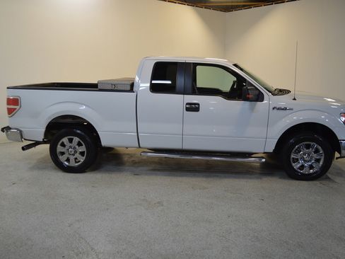 Used 2011 Ford F150 XLT w/ XLT Chrome Pkg image 2