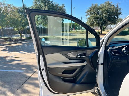 Used 2020 Buick Encore Preferred image 10
