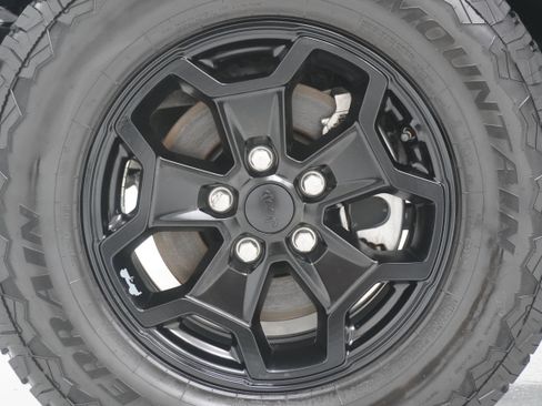 Used 2021 Jeep Gladiator Sport image 25