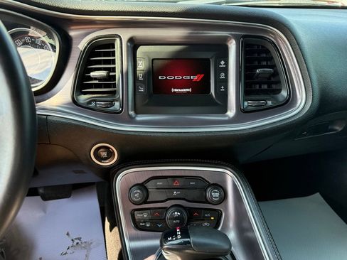Used 2016 Dodge Challenger SXT RWD image 7