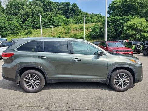 Used 2019 Toyota Highlander XLE AWD/4WD image 5