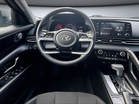 Used 2022 Hyundai Elantra SEL w/ Winter Weather Package image 8