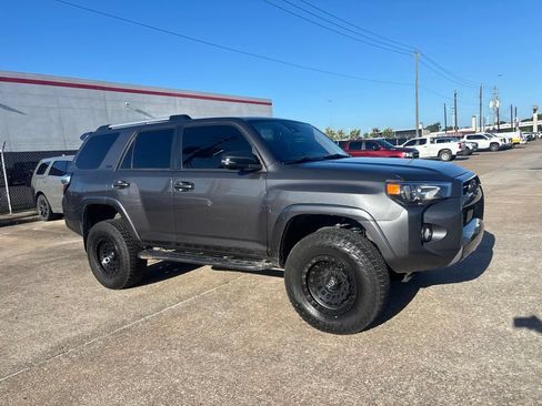 Used 2022 Toyota 4Runner SR5 Premium AWD/4WD image 4