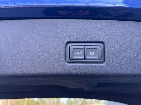 Used 2023 Audi Q4 e-tron Premium Plus w/ Premium Plus image 35