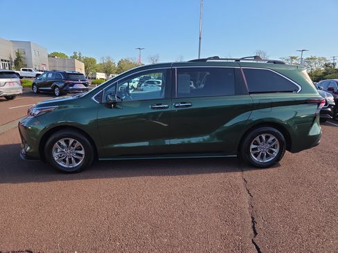 Certified 2026 Toyota Sienna XLE AWD/4WD image 6