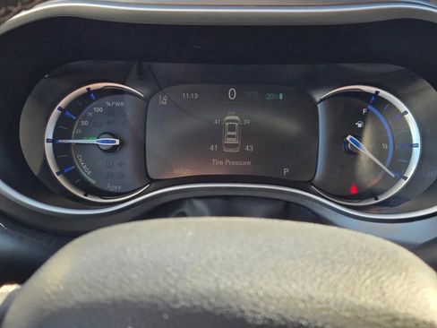 Used 2024 Chrysler Pacifica Select image 17