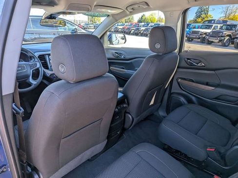 Used 2023 GMC Acadia SLE image 25