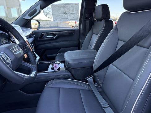 New 2026 GMC Yukon XL Elevation w/ LPO, Floor Liner Package AWD/4WD image 4