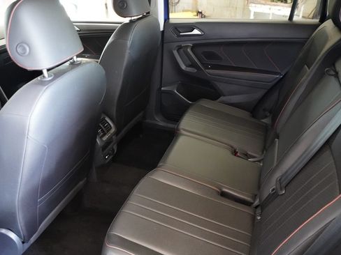 Used 2024 Volkswagen Tiguan SE AWD/4WD image 31
