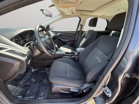 Used 2017 Ford Focus SEL FWD image 2