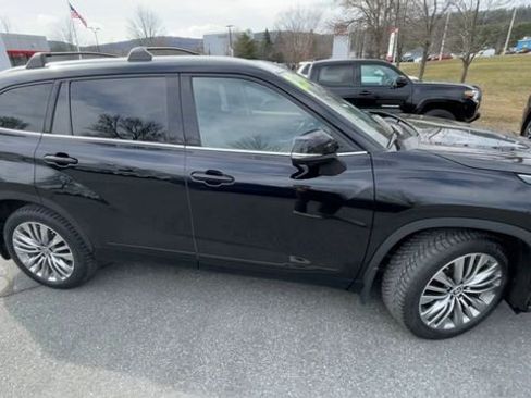 Used 2023 Toyota Highlander Platinum AWD/4WD image 9