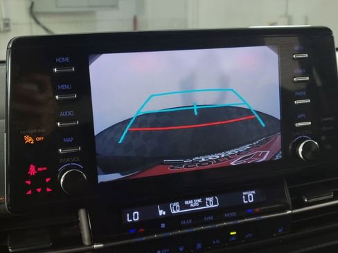 Used 2024 Toyota Sienna XSE FWD image 21