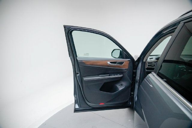 Used 2024 Volkswagen Atlas SE AWD/4WD image 11