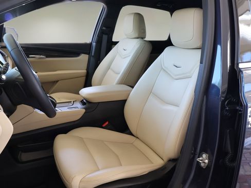 Used 2018 Cadillac XT5 FWD image 12