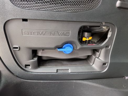 Used 2025 Chrysler Pacifica Limited w/ Uconnect Theater Family Group image 11