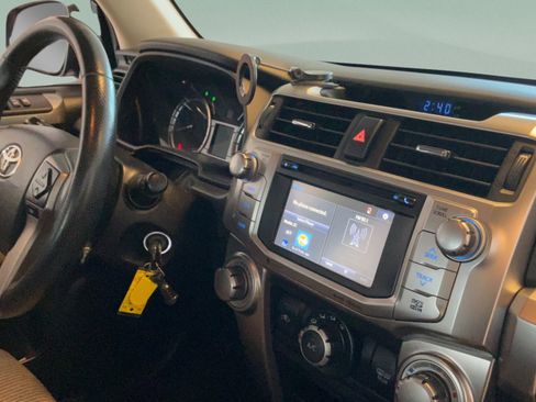 Used 2019 Toyota 4Runner SR5 AWD/4WD image 38