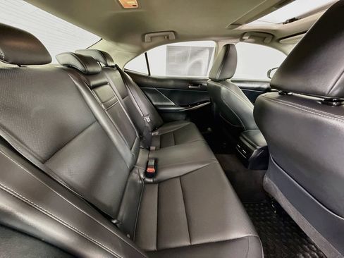 Used 2017 Lexus IS 300 AWD image 32