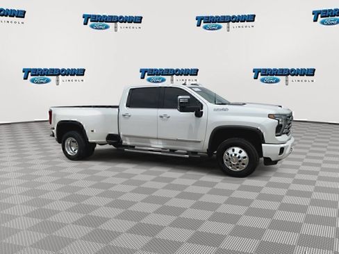Used 2024 Chevrolet Silverado 3500 High Country w/ High Country Premium Package AWD/4WD image 2